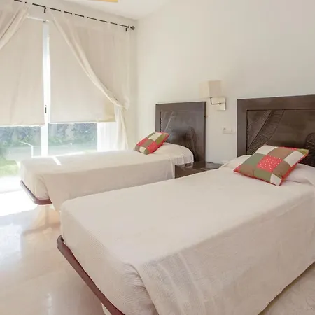 Apartment Beautiful In Marbella-cabopino With 2 Bedrooms, Wifi And Outdoor Swimming Pool